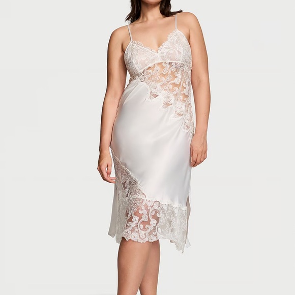 NWT VICTORIA'S SECRETSatin Boho Floral Embroidery Midi Slip